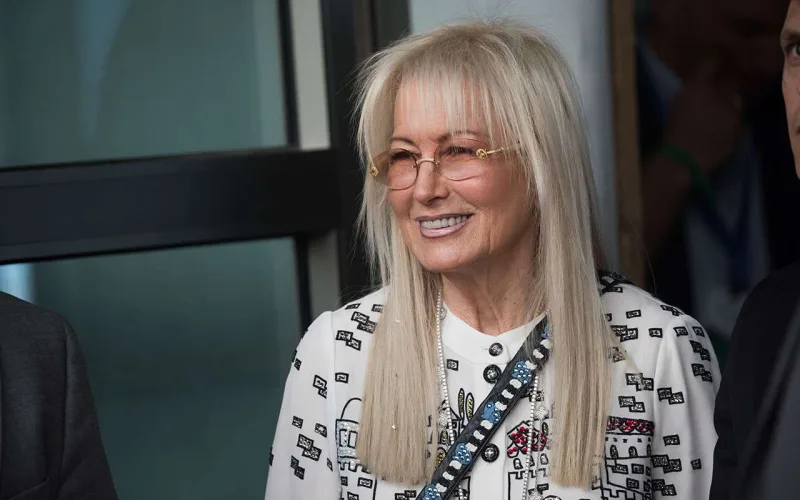 Dünyanın 10 milyarder qadını!