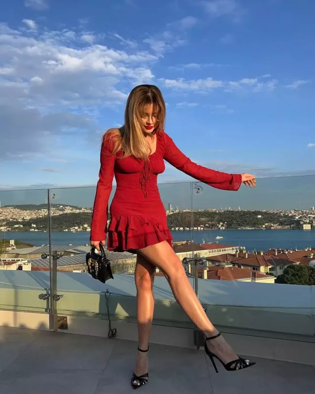 Aynişan izləyicisini polisə verdi