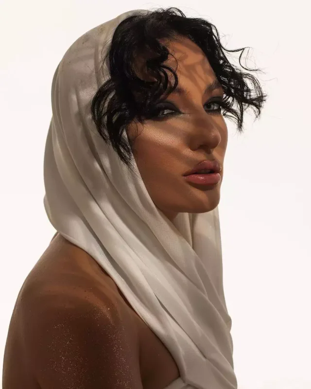 “Dilarə o soyunan qızdır?” - Şəbnəm tanımadı