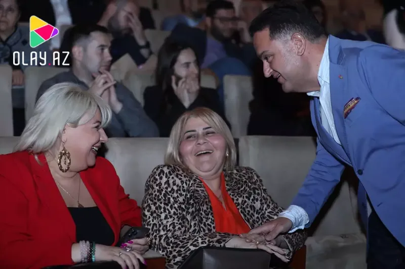 Təəccübləndi, güldü, ciddiləşdi...