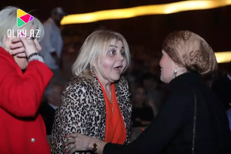 Təəccübləndi, güldü, ciddiləşdi...