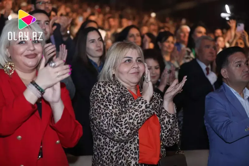 Təəccübləndi, güldü, ciddiləşdi...