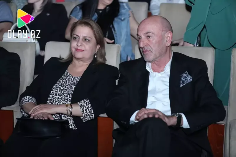 Xanımları ilə gecədə...