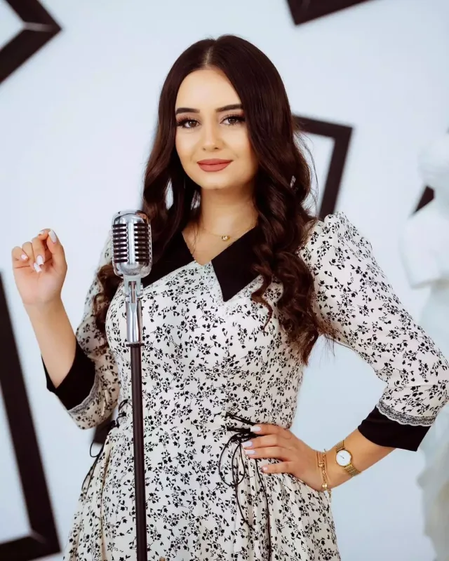 Bir yerdə olsalar da, bir-birilərini izləmirlər