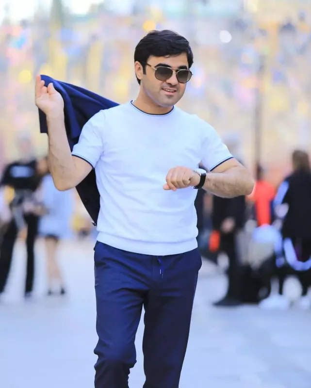 Bir yerdə olsalar da, bir-birilərini izləmirlər