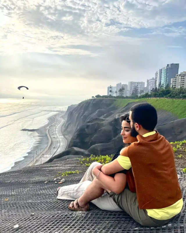 Hər kəs nişanlı bilirdi, evləniblərmiş....