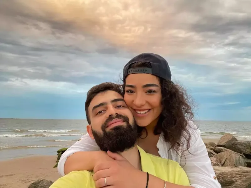 Hər kəs nişanlı bilirdi, evləniblərmiş....