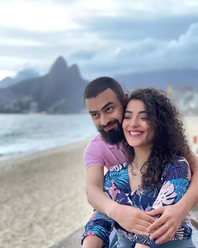 Hər kəs nişanlı bilirdi, evləniblərmiş....