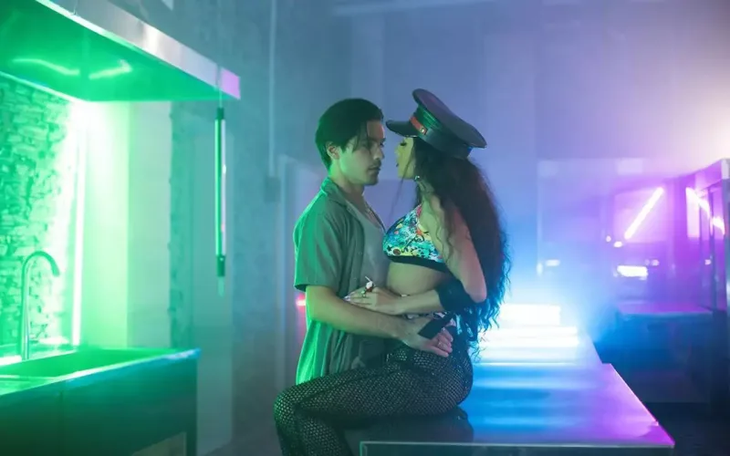 Klipindən sonra mahnısına da qadağa?