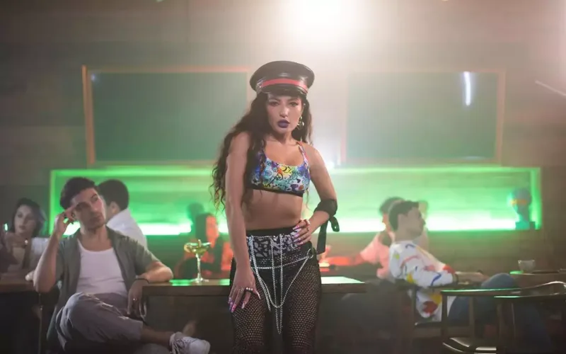 Klipindən sonra mahnısına da qadağa?