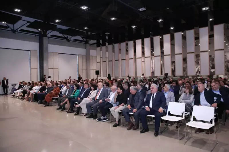 Vaqif Mustafayevdən tənqidlərə cavab