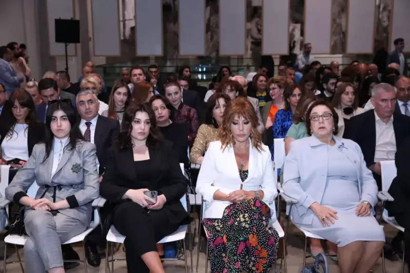 Vaqif Mustafayevdən tənqidlərə cavab