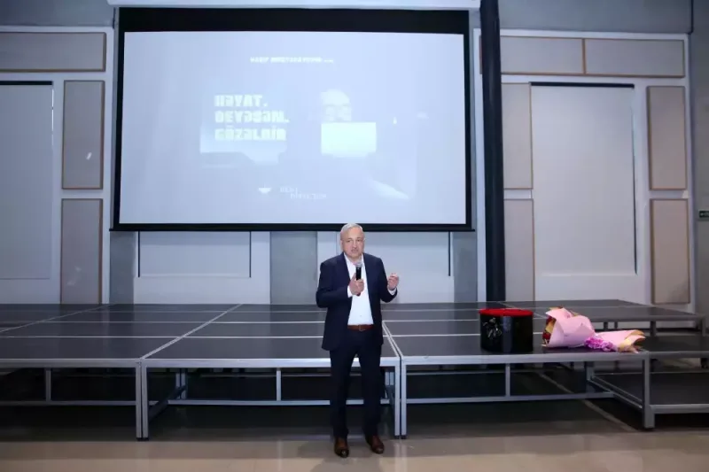 Vaqif Mustafayevdən tənqidlərə cavab