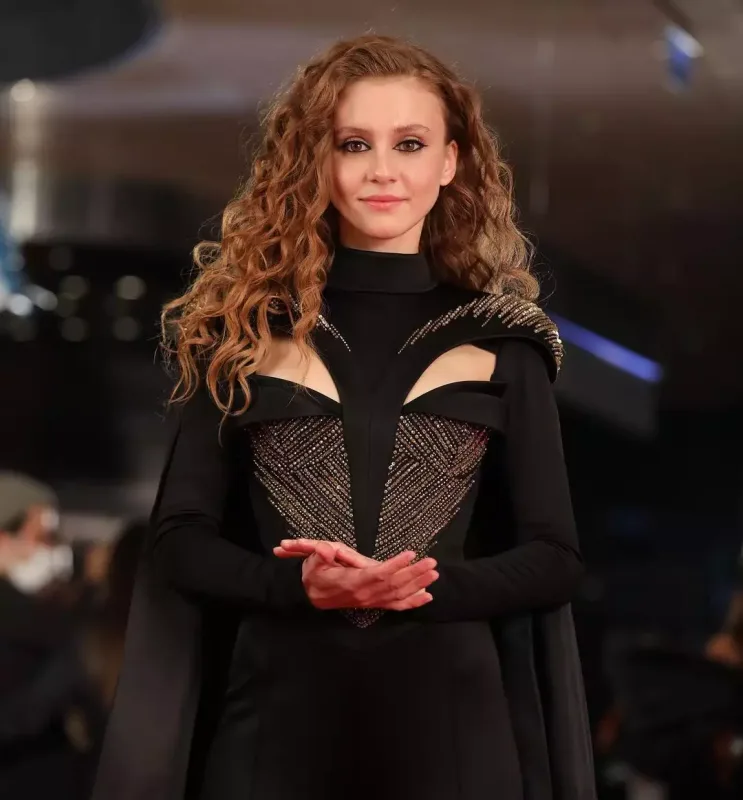 “Menajerimi ara”nın ulduzu Türkiyədən köçür