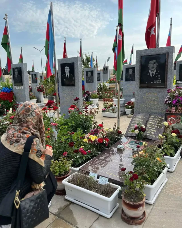 “Sən heç yetim, ərsiz, atasız qaldın?”