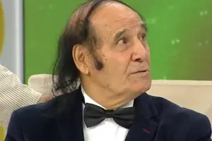 “Səhnədə məni bir neçə dəfə bıçaqladı”