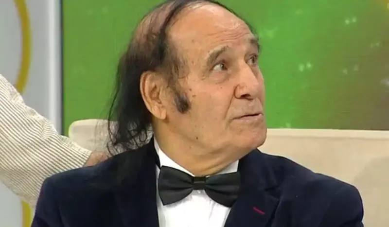 “Səhnədə məni bir neçə dəfə bıçaqladı”