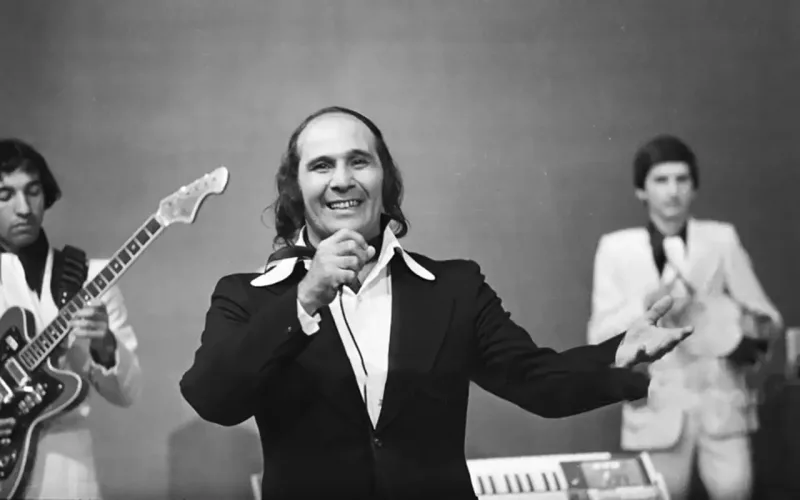 “Səhnədə məni bir neçə dəfə bıçaqladı”