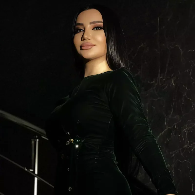 “Get, əlini anana qaldır”