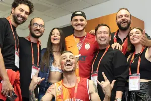 Beşiktaşlılar Simgeni protesto etdi