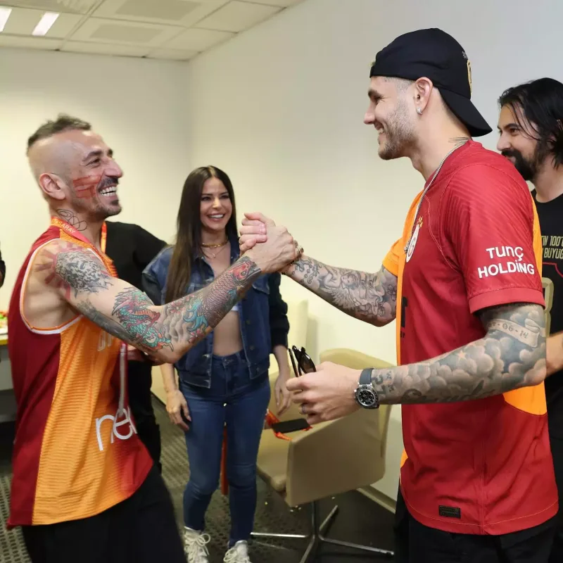 Beşiktaşlılar Simgeni protesto etdi