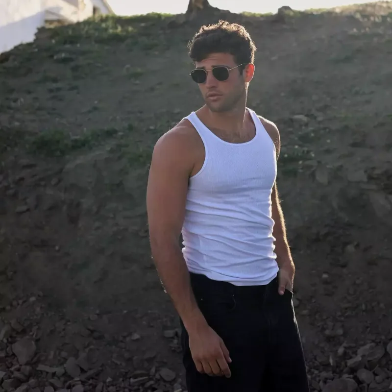 Kişilərdə mayka dəbi