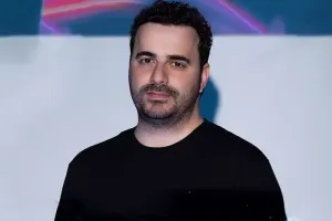 “15 yaşlı qızlara icazə verməliyik ki, istəklərinin arxasınca getsinlər”