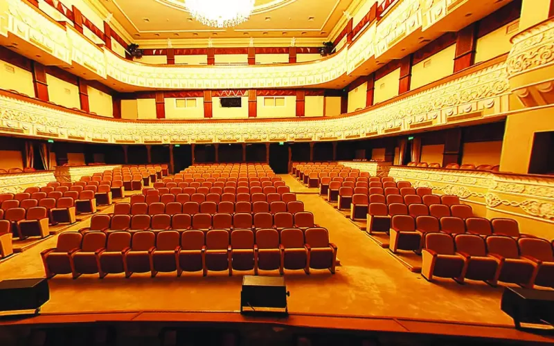 Tinder-də oğlanlarla tanış olub “AzDrama”ya dəvət edirlər