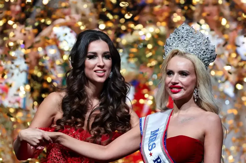 Rus gözəli gerçək fotolarından sonra lağa qoyuldu