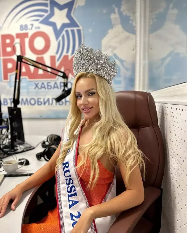 Rus gözəli gerçək fotolarından sonra lağa qoyuldu