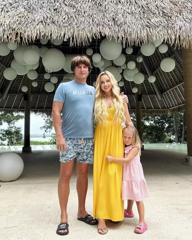 Rus gözəli gerçək fotolarından sonra lağa qoyuldu