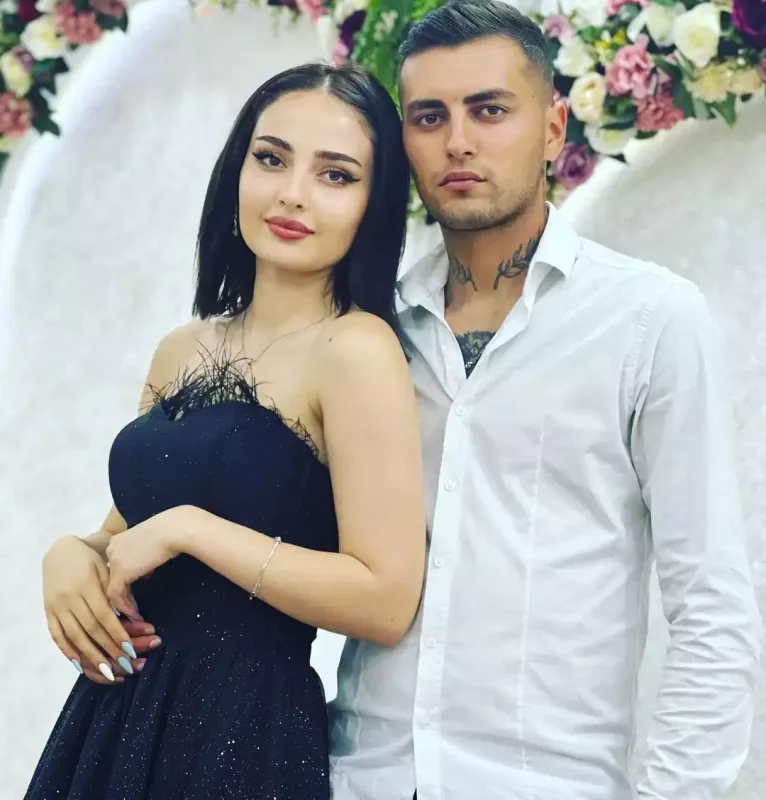 Əri blogerin şəxsi şəkillərini yayıb