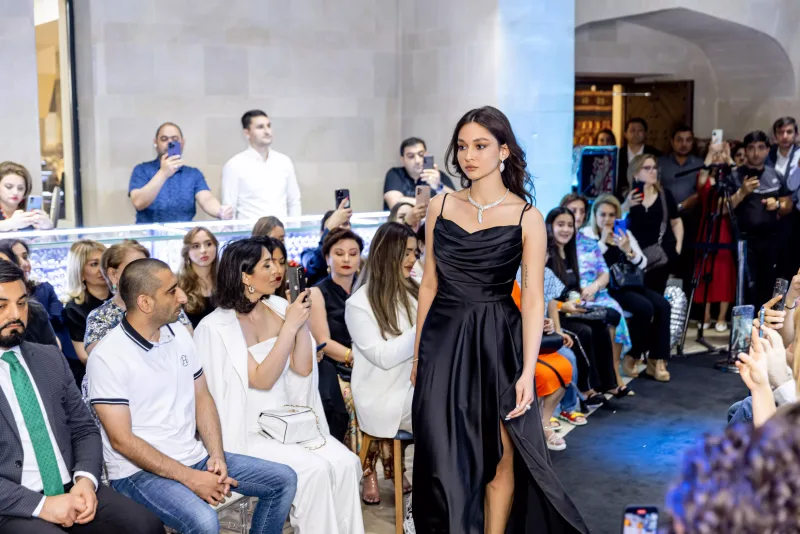 Qızıl və Brilliant Şərq Bazarında!