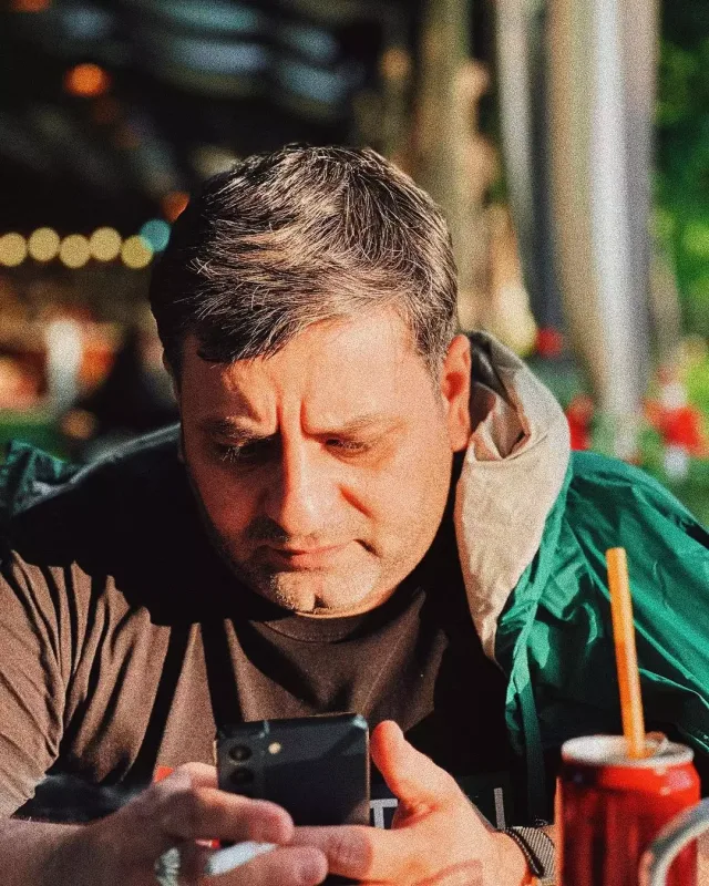 Qızıl hədiyyə edilən müəllimin müdafisəsinə qalxdı