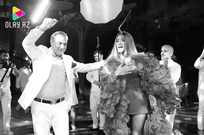 Röyanın “14/41” gecəsi – Hər kəs ağ geyimdə gəldi