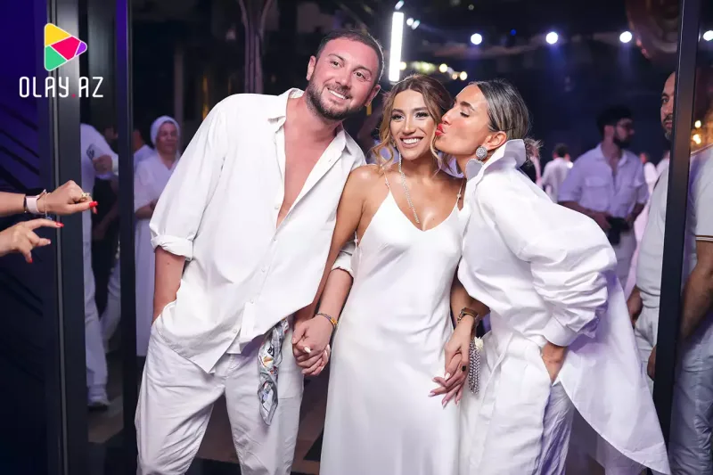 Röyanın “14/41” gecəsi – Hər kəs ağ geyimdə gəldi