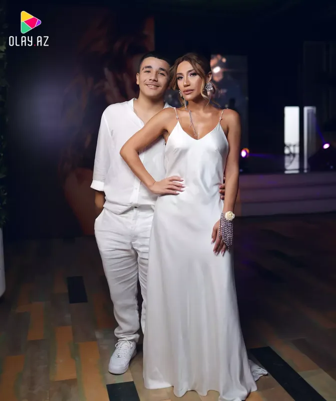 Röyanın “14/41” gecəsi – Hər kəs ağ geyimdə gəldi