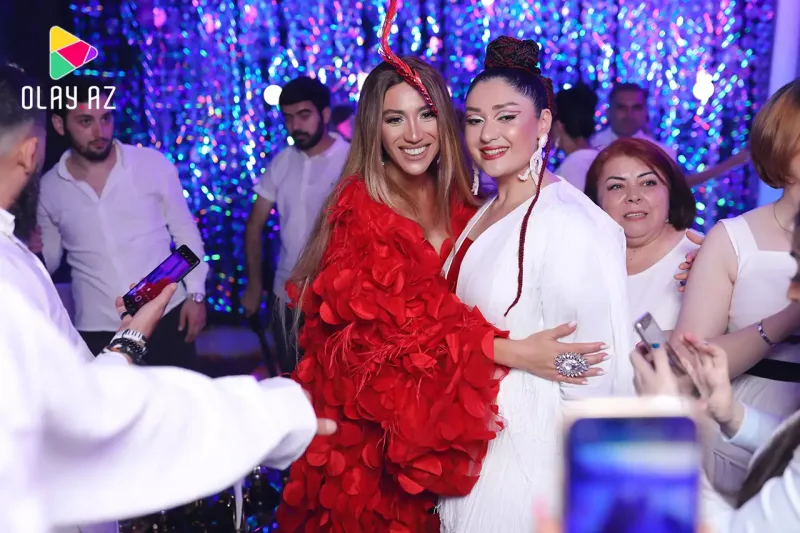 Röyanın “14/41” gecəsi – Hər kəs ağ geyimdə gəldi