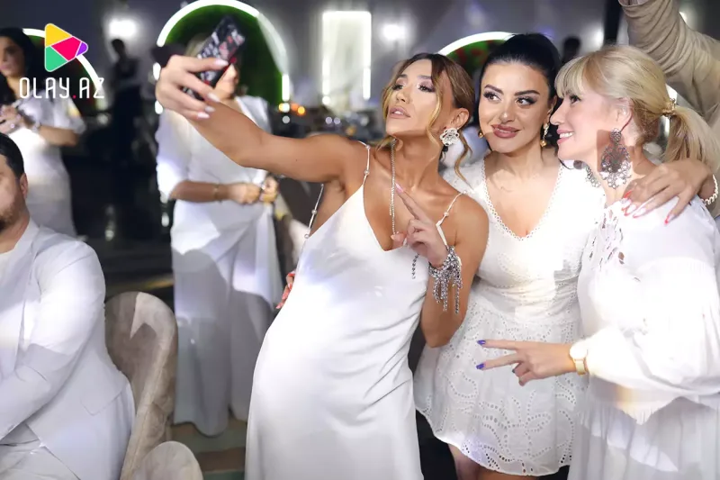 Röyanın “14/41” gecəsi – Hər kəs ağ geyimdə gəldi