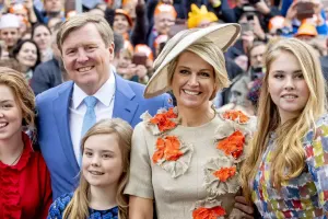 Hollandiya kral ailəsi qullarından 545 milyon qazanıb