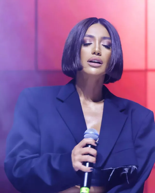 Röya tamaşaçıların suallarını cavablandırdı