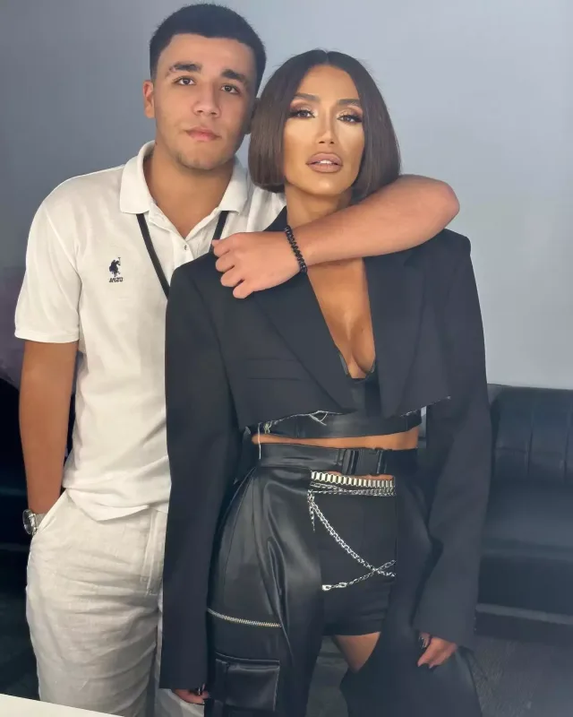 Röya tamaşaçıların suallarını cavablandırdı