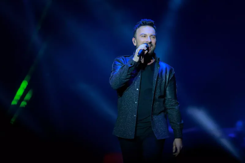 Tarkan Bakıda 20 min nəfərin qarşısına çıxdı