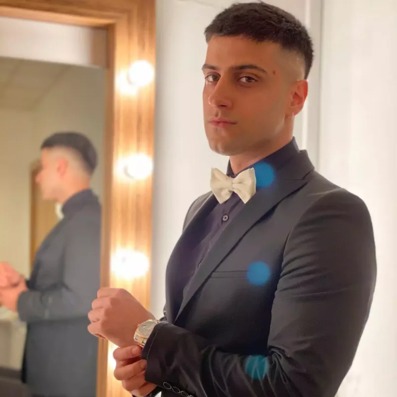 “Rəfimdə yer yox idi, atdım”