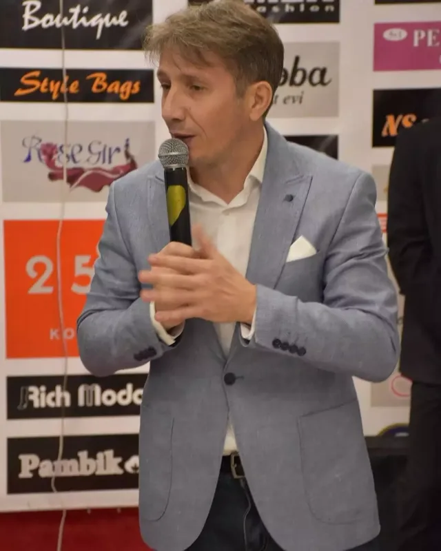 “Ona aktyor deməyək”