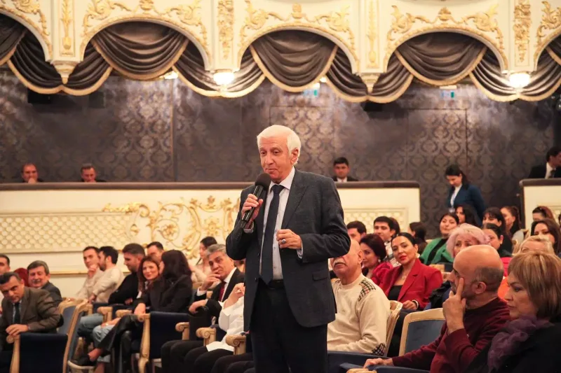 Mədəniyyət naziri Akademik Musiqili Teatrda olub