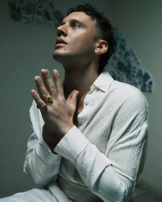 Edis “Yakışıklı” mahnısını kimə yazıb?