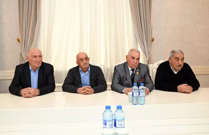 Adil Kərimli Xırdalanda vətəndaşları qəbul edib