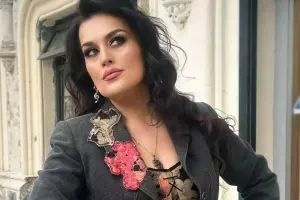 Elza Flora Kərimovadan üzr istədi