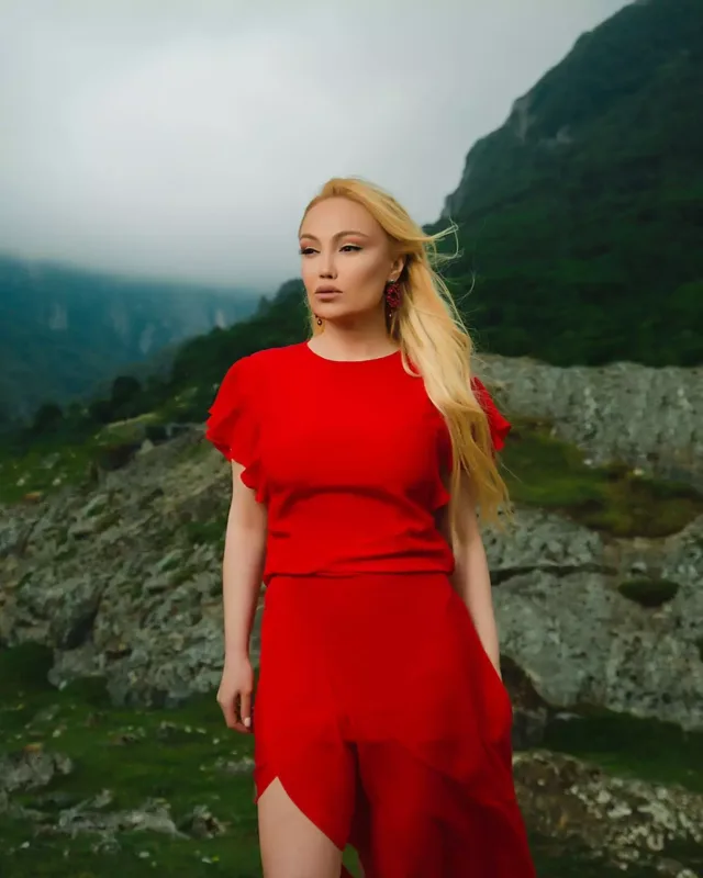 “Qeyrəti olan başqasının həyatını müzakirə etməz”